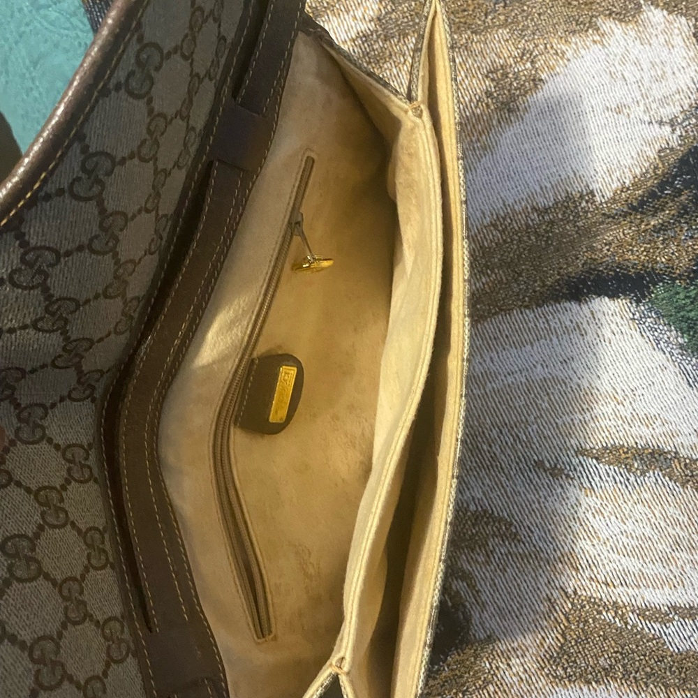 Gucci multi purpose classic purse! Authentic!! Clean, non smoking home. - Picture 7 of 13